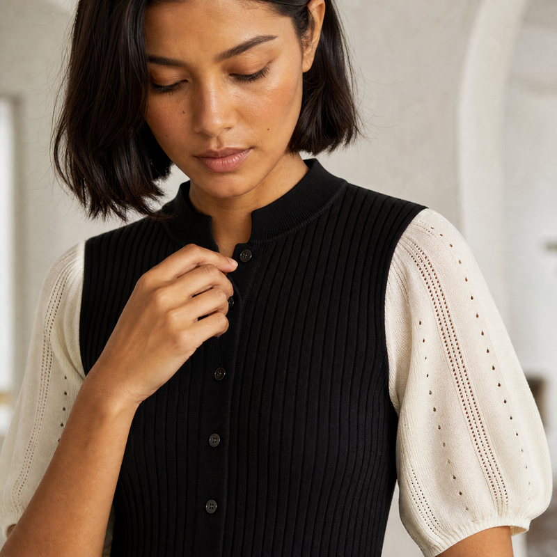 Detail · Sleeve contrast